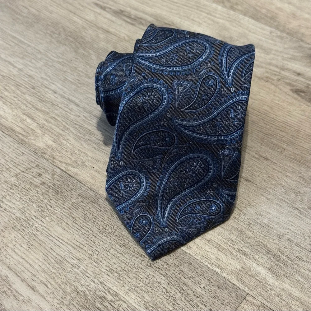 NEW Pronto Uomo 100% Silk Blue Paisley Necktie